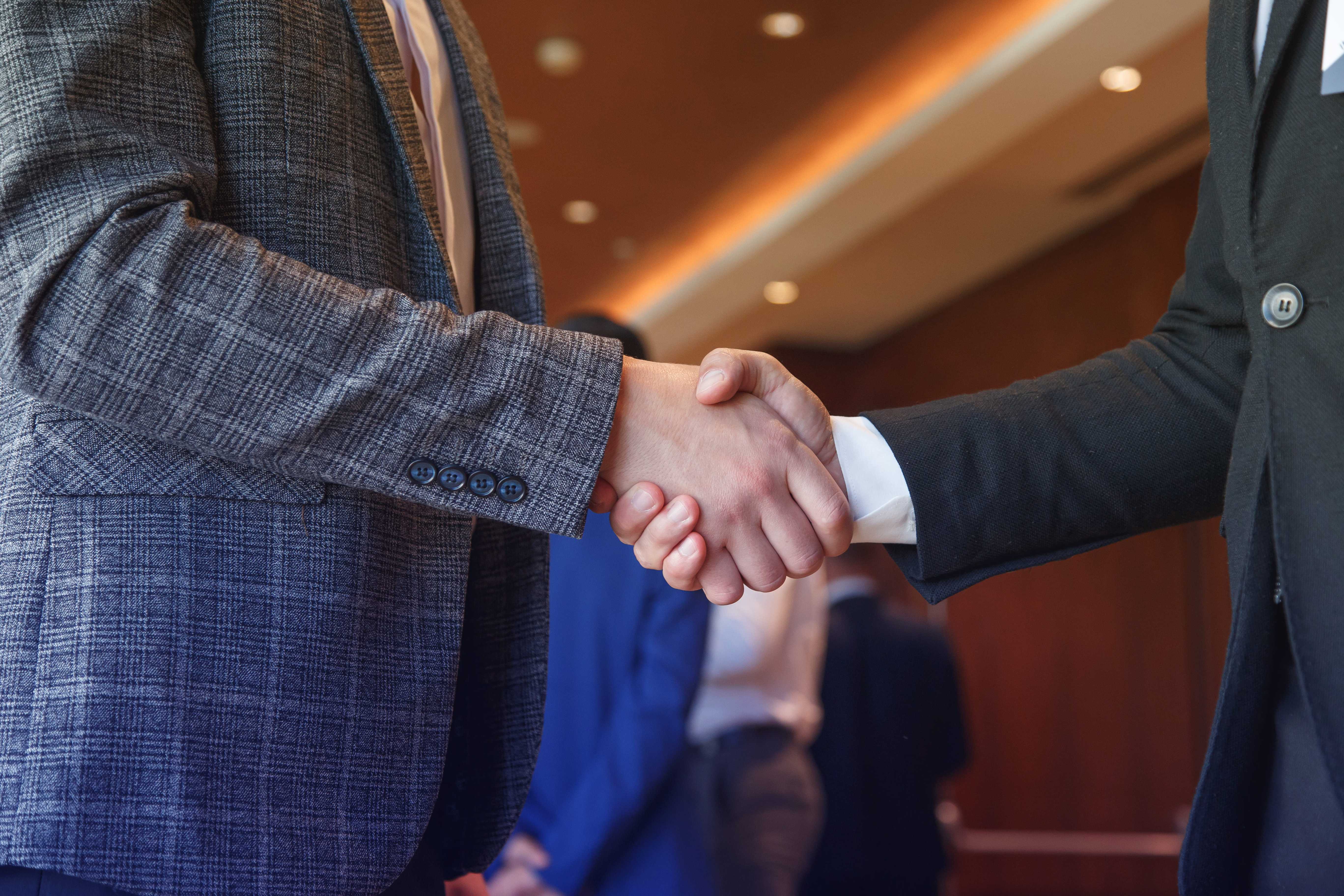 businessmen-shake-hands