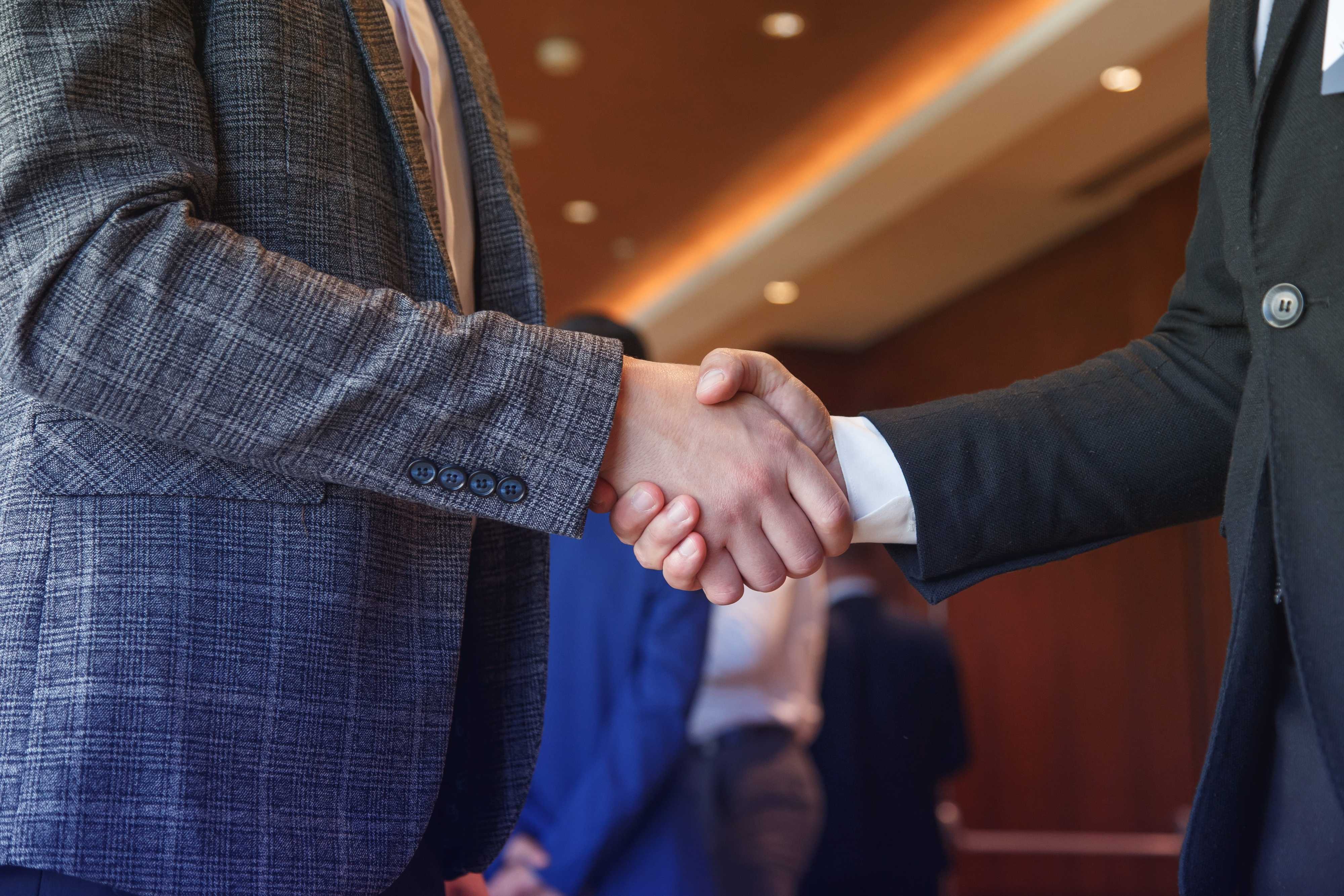 businessmen-shake-hands-light
